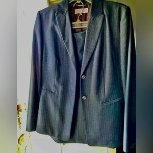 Calvin Klein 2 pc skirt suit size 10